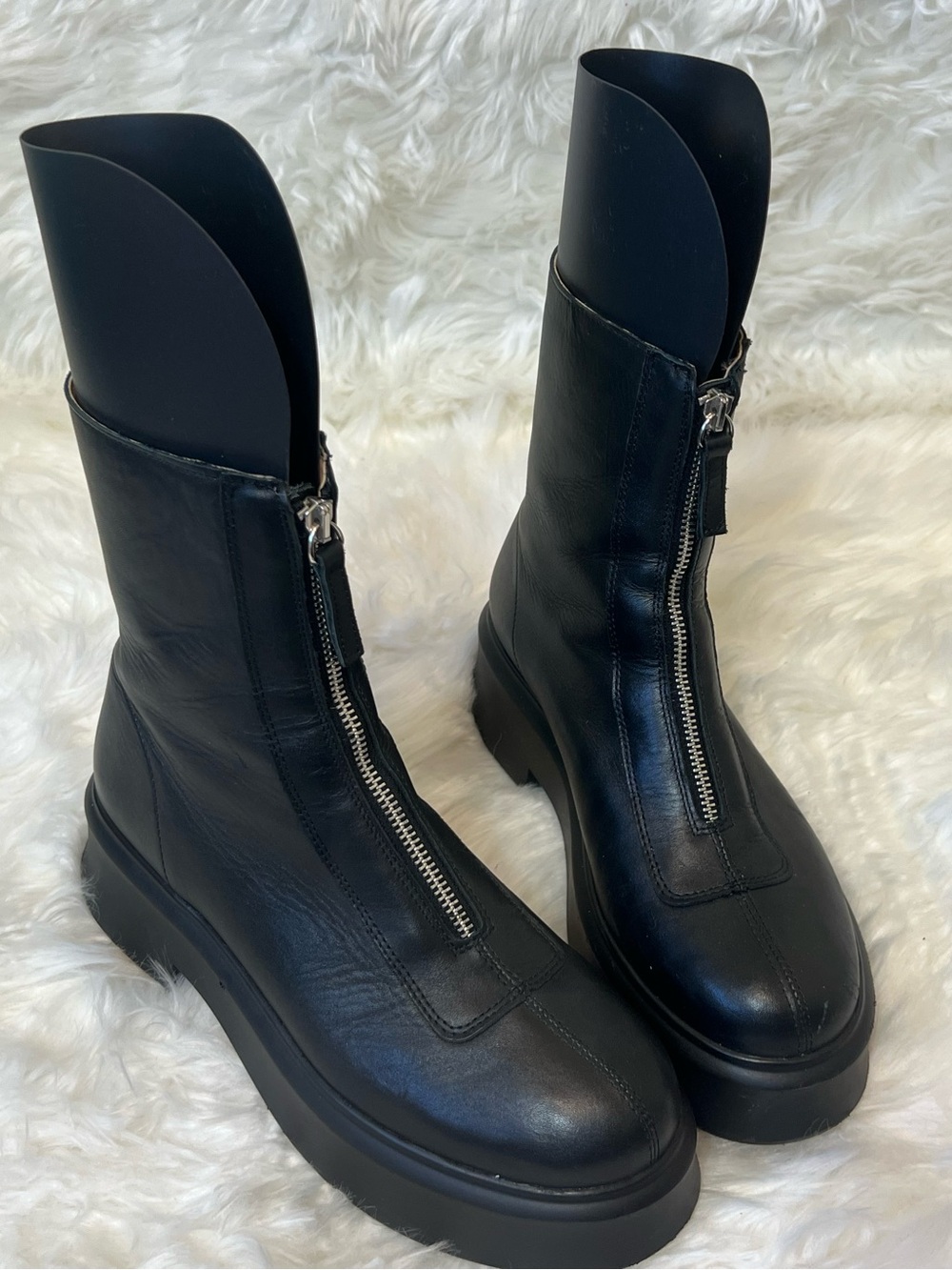 Steve Madden Women’s Jones Black Front-Zip Leather Combat Boots. Size 9